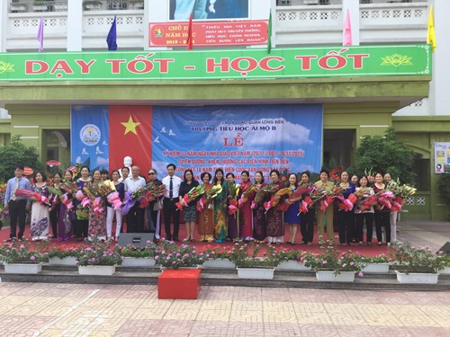 Trường Tiểu học Ái Mộ B tưng bừng trong Lễ kỉ niệm Ngày nhà giáo Việt Nam 20/11/2015
